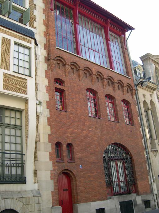  bel immeuble en briques. rue Cassini (14e)